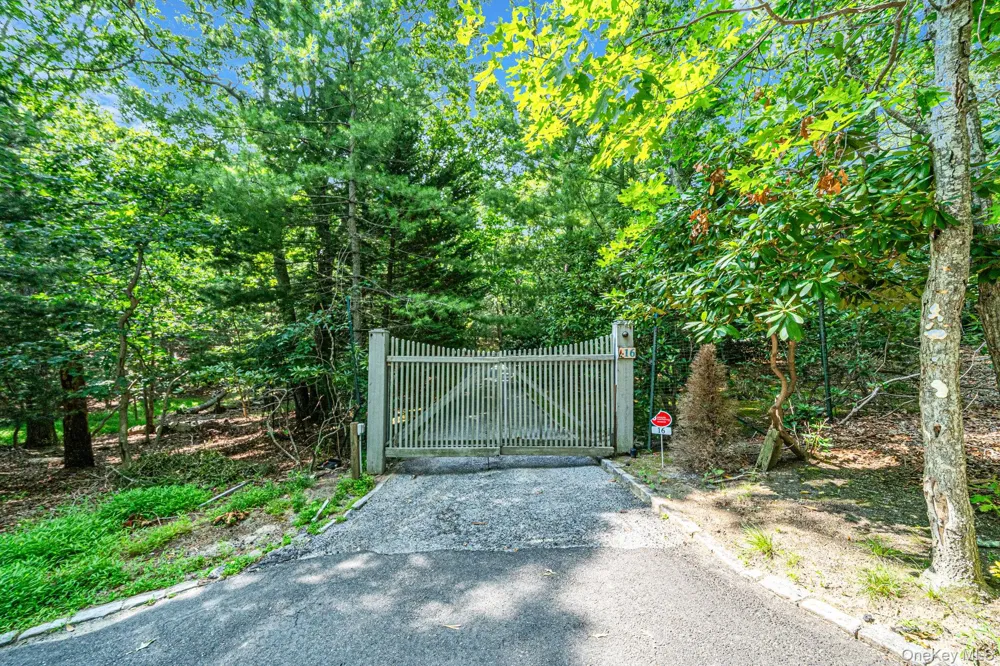 16 Joshuas Path East Hampton, NY 11937