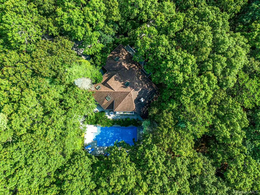 16 Joshuas Path East Hampton, NY 11937