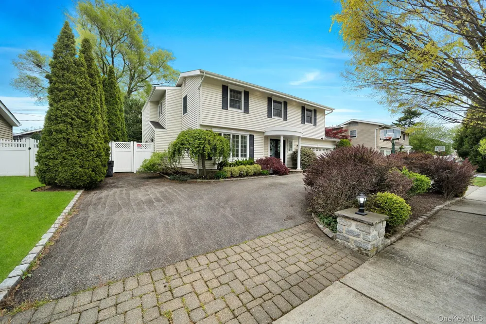 20 Sagamore Way S Jericho, NY 11753