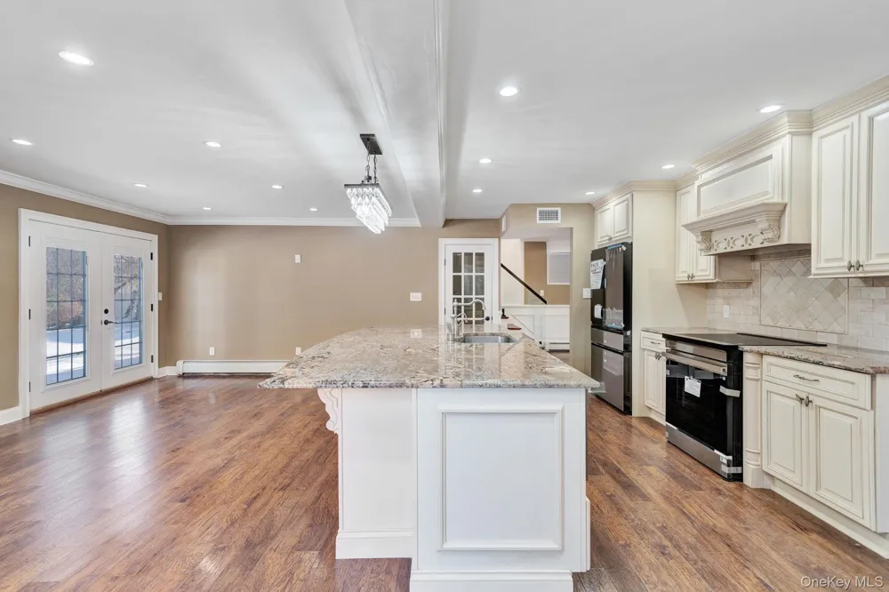 20 Sagamore Way S Jericho, NY 11753