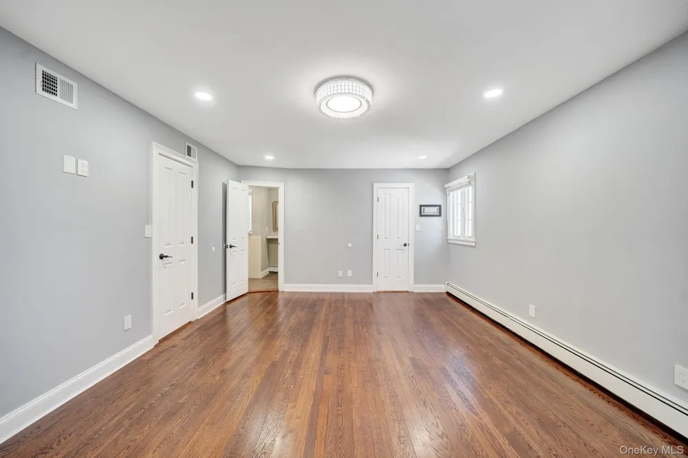 20 Sagamore Way S Jericho, NY 11753