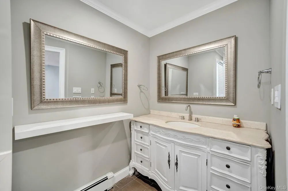 20 Sagamore Way S Jericho, NY 11753