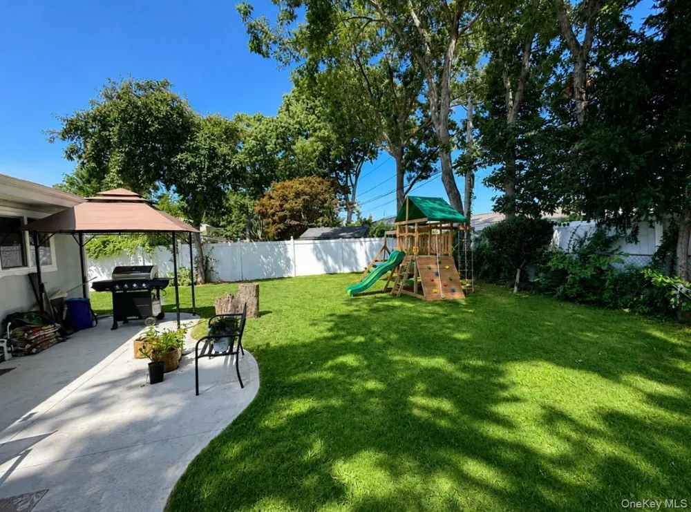65 Biscayne Drive Selden, NY 11784