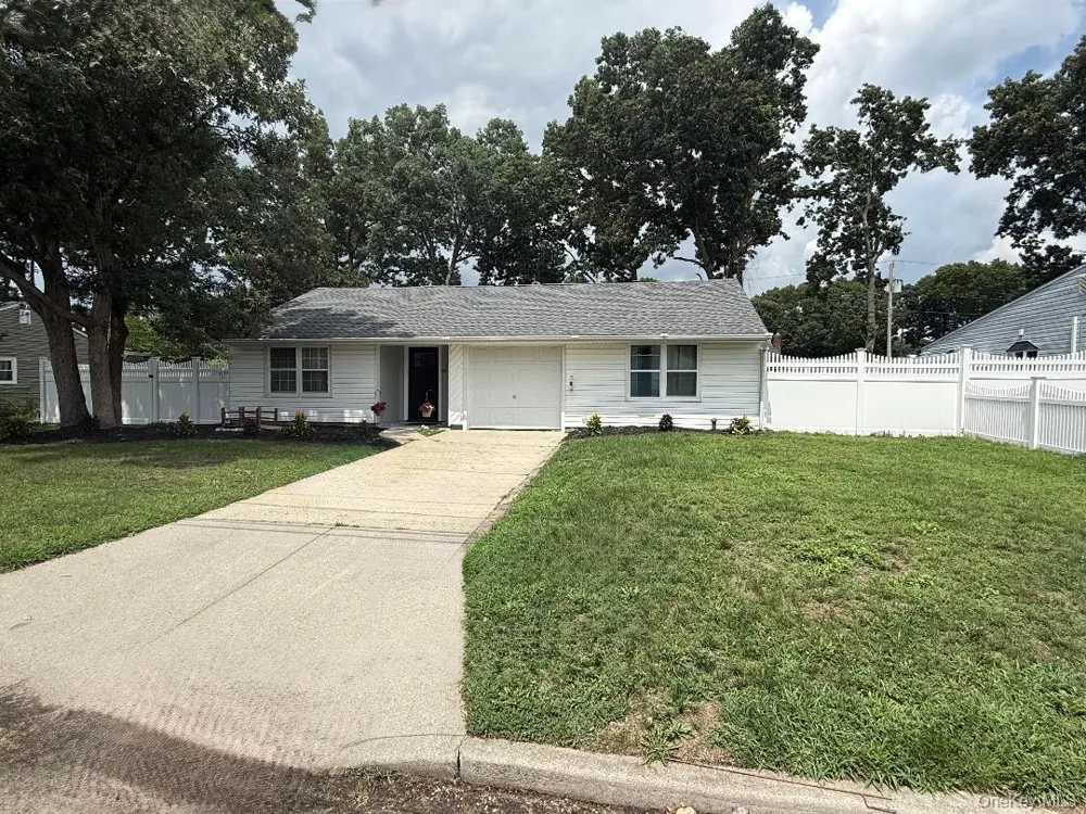65 Biscayne Drive Selden, NY 11784