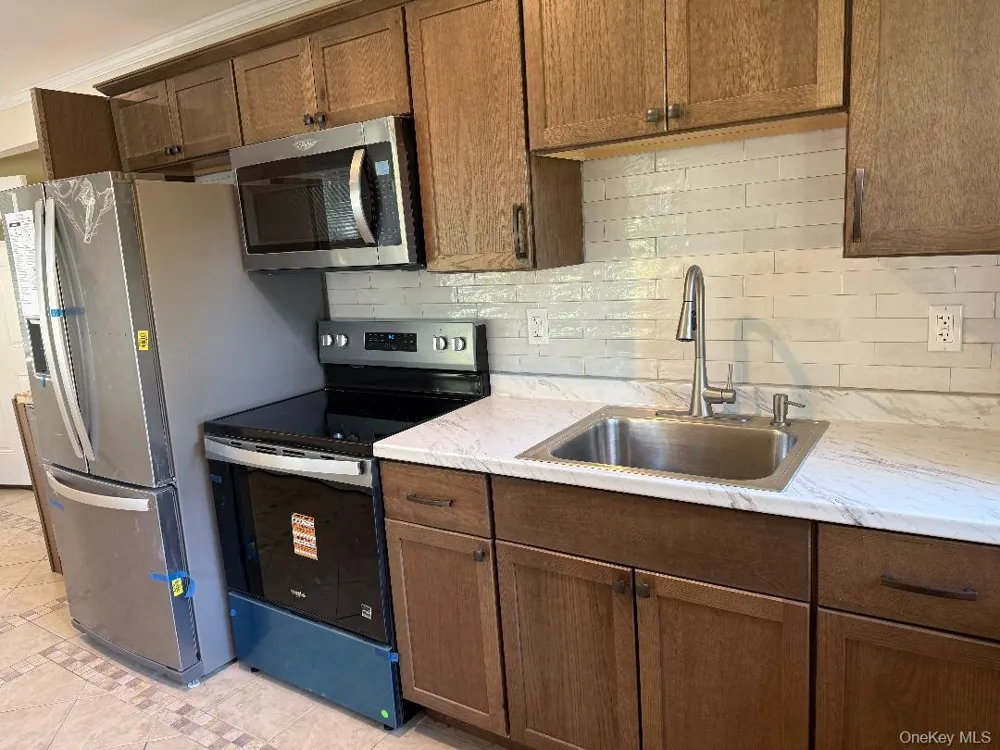 18 Kew Sound Beach, NY 11789