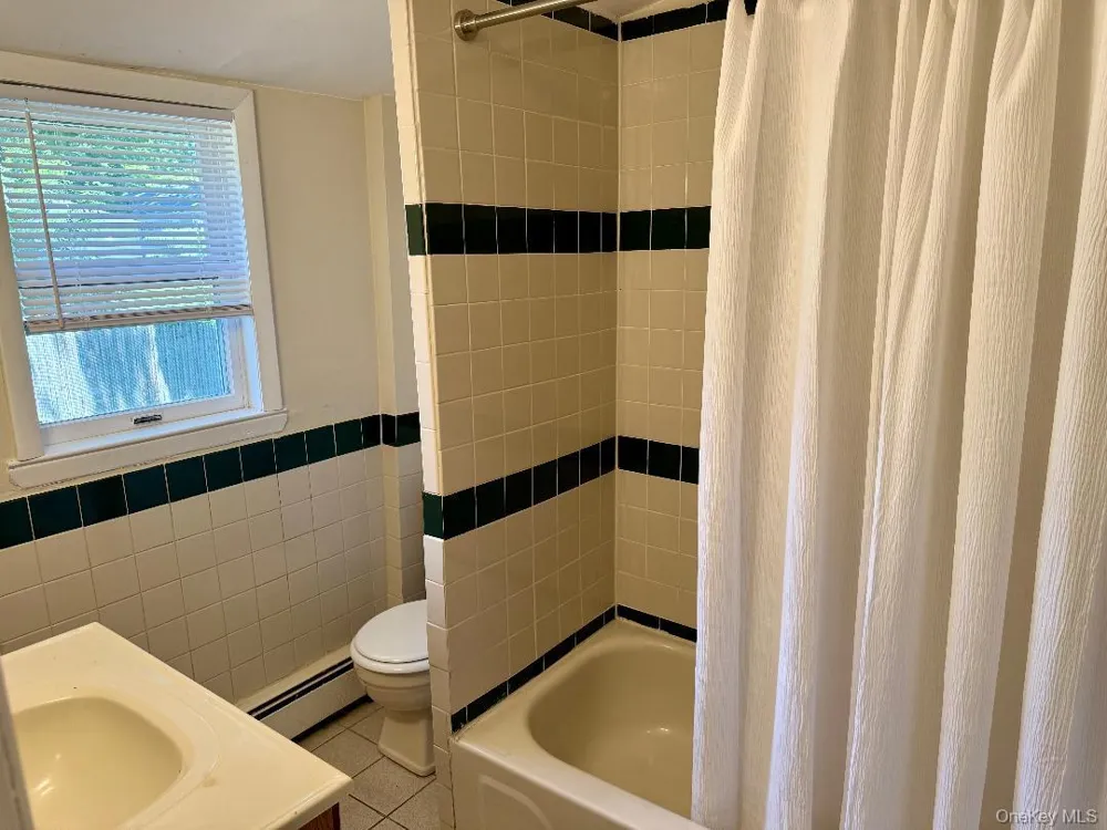 18 Kew Sound Beach, NY 11789