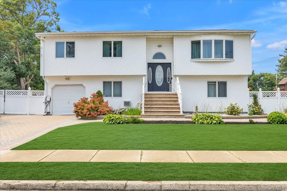 583 Erie Avenue Lindenhurst, NY 11757