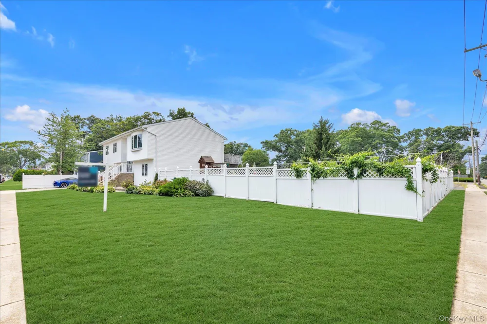 583 Erie Avenue Lindenhurst, NY 11757