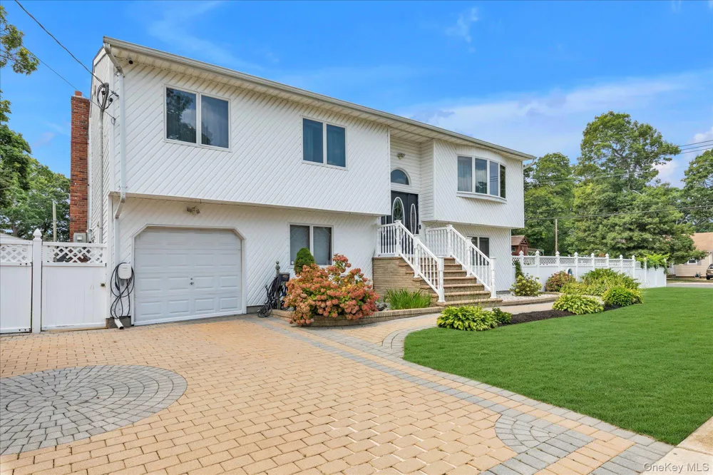 583 Erie Avenue Lindenhurst, NY 11757