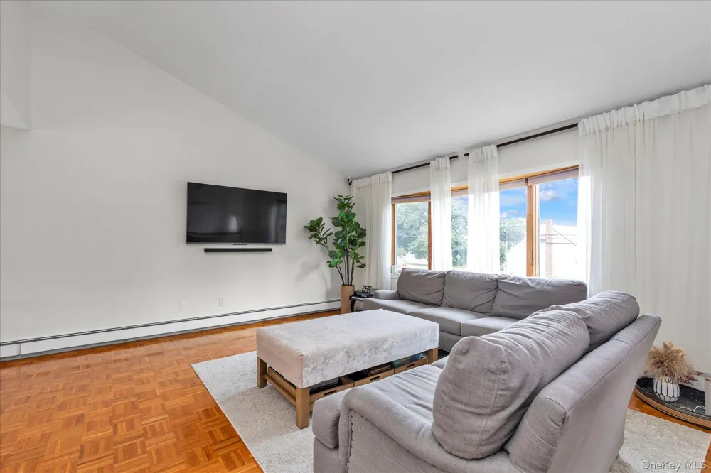 583 Erie Avenue Lindenhurst, NY 11757