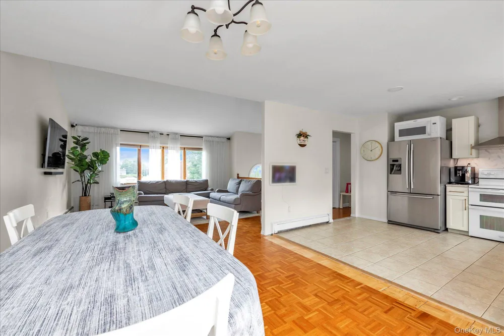 583 Erie Avenue Lindenhurst, NY 11757