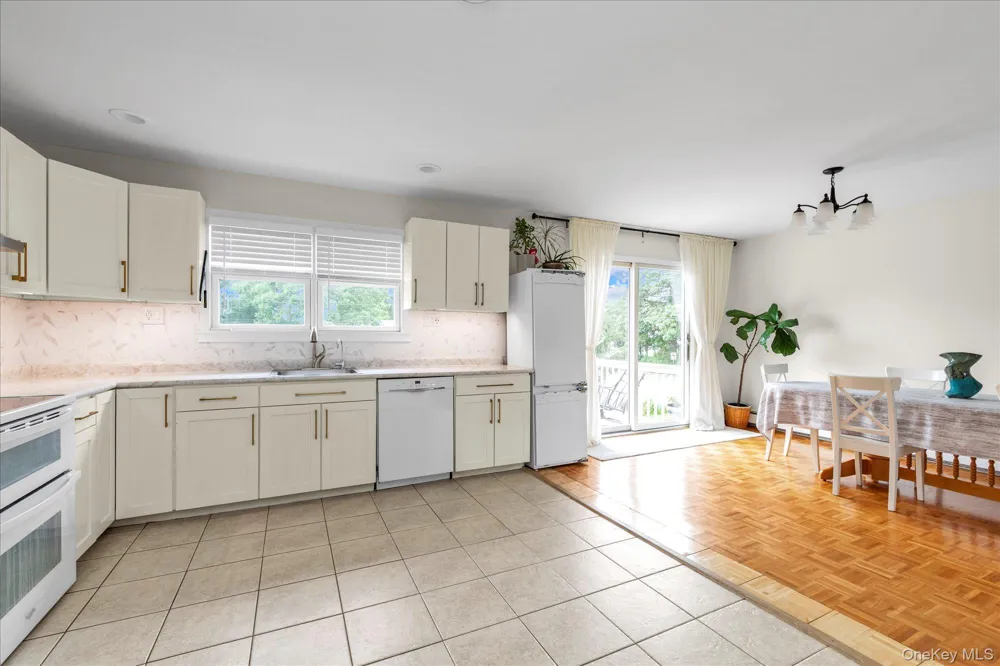 583 Erie Avenue Lindenhurst, NY 11757