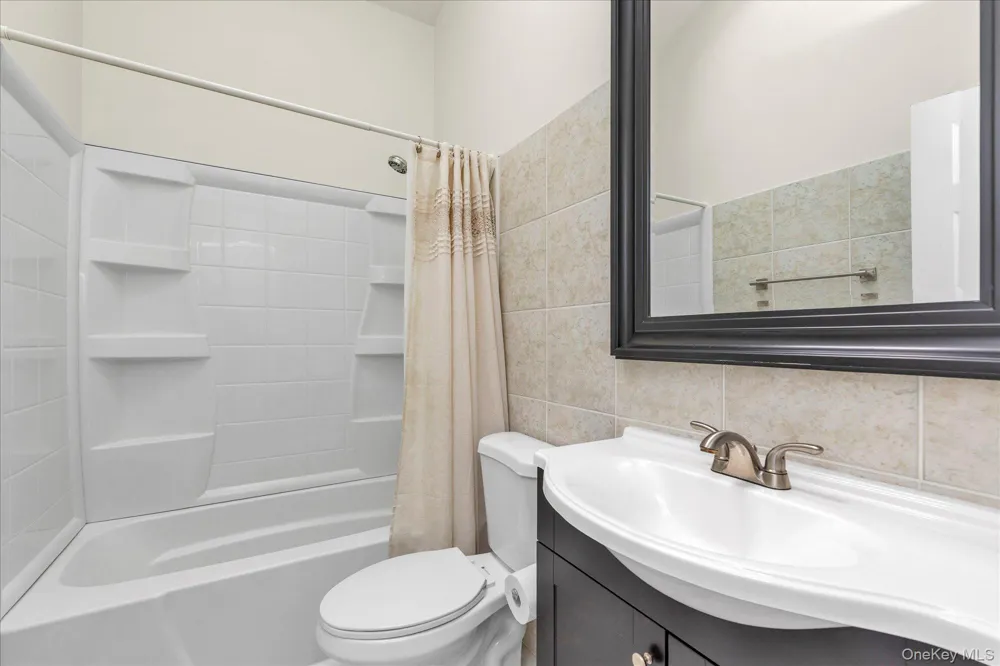 583 Erie Avenue Lindenhurst, NY 11757