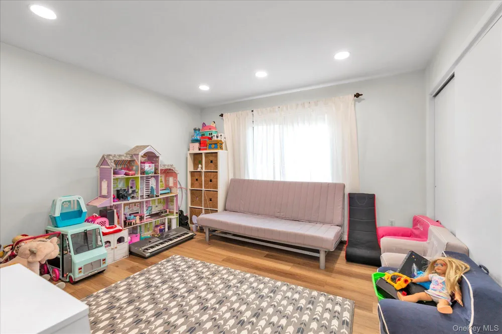 583 Erie Avenue Lindenhurst, NY 11757