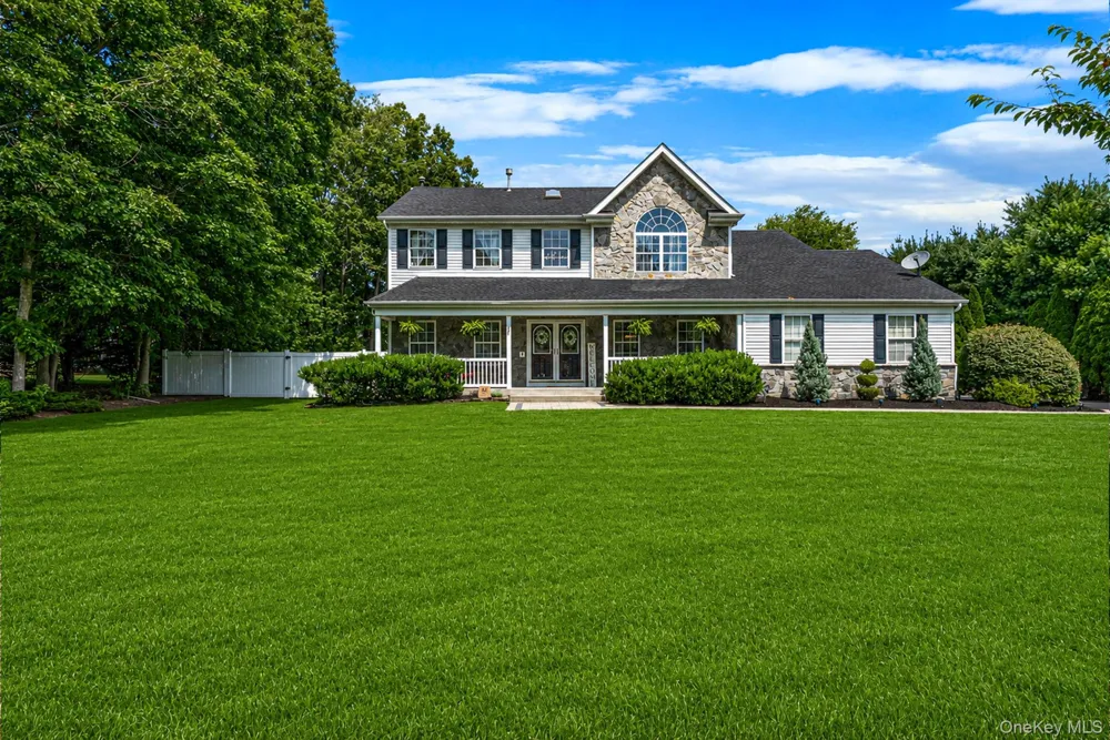 62 Ridgefield Drive Shoreham, NY 11786