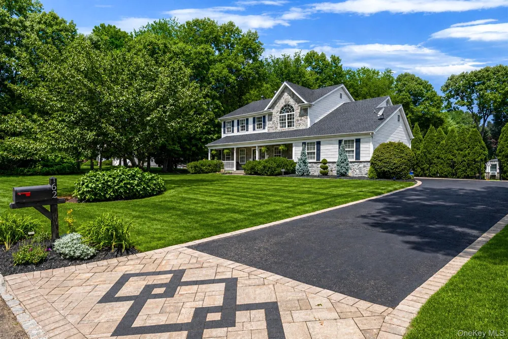 62 Ridgefield Drive Shoreham, NY 11786