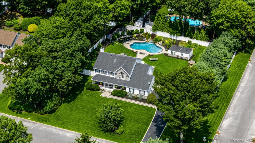 62 Ridgefield Drive Shoreham, NY 11786