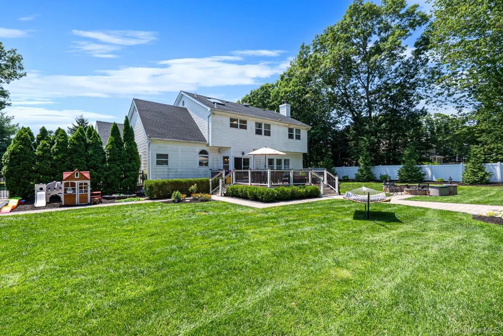62 Ridgefield Drive Shoreham, NY 11786