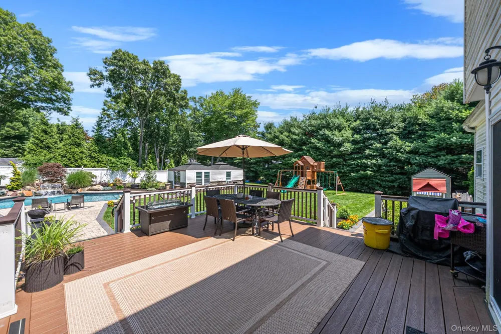 62 Ridgefield Drive Shoreham, NY 11786