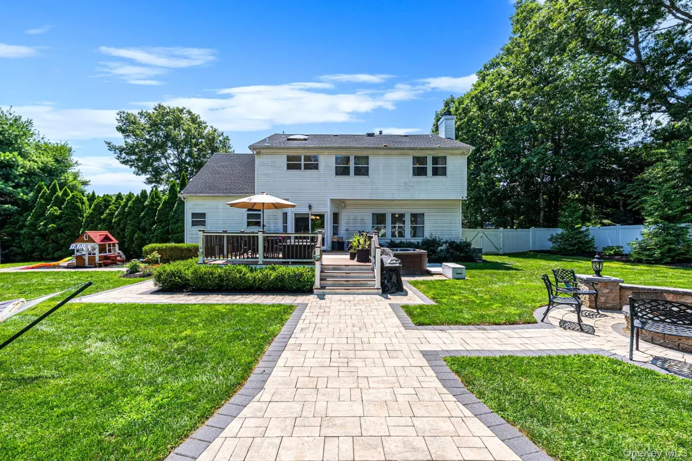62 Ridgefield Drive Shoreham, NY 11786