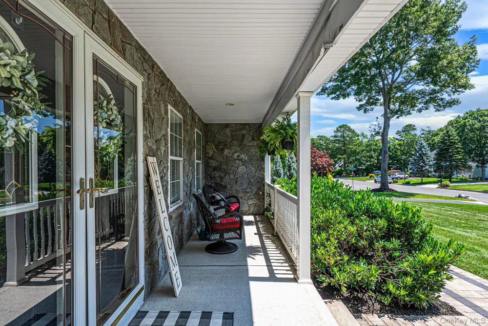 62 Ridgefield Drive Shoreham, NY 11786