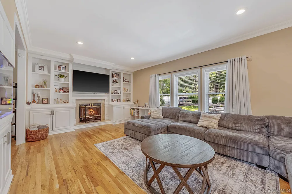 62 Ridgefield Drive Shoreham, NY 11786