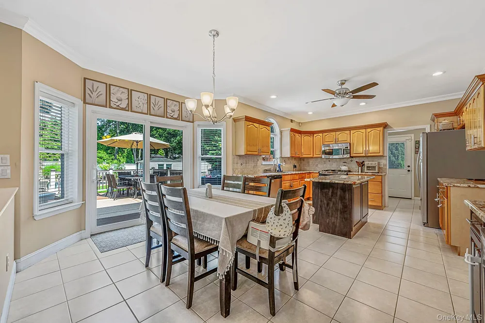 62 Ridgefield Drive Shoreham, NY 11786