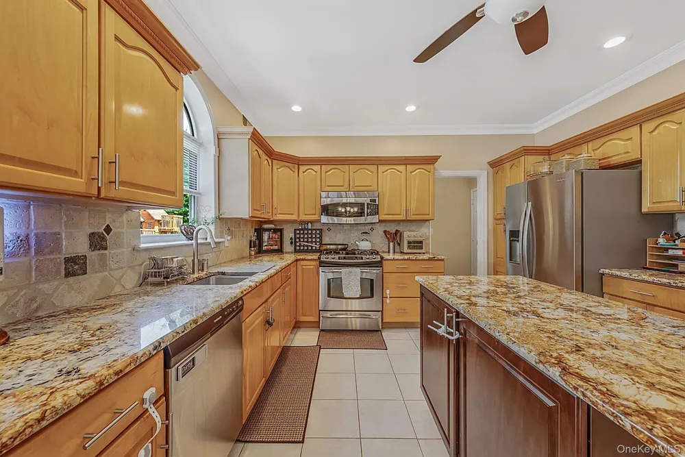 62 Ridgefield Drive Shoreham, NY 11786