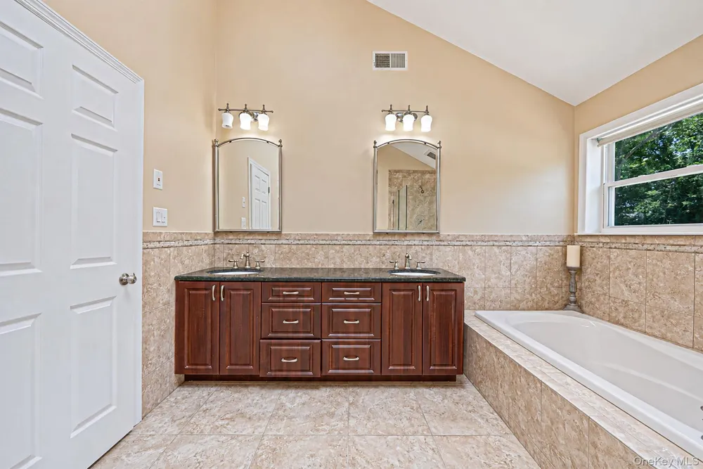 62 Ridgefield Drive Shoreham, NY 11786