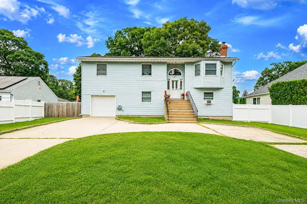 107 Cedar Oaks Avenue Farmingville, NY 11738