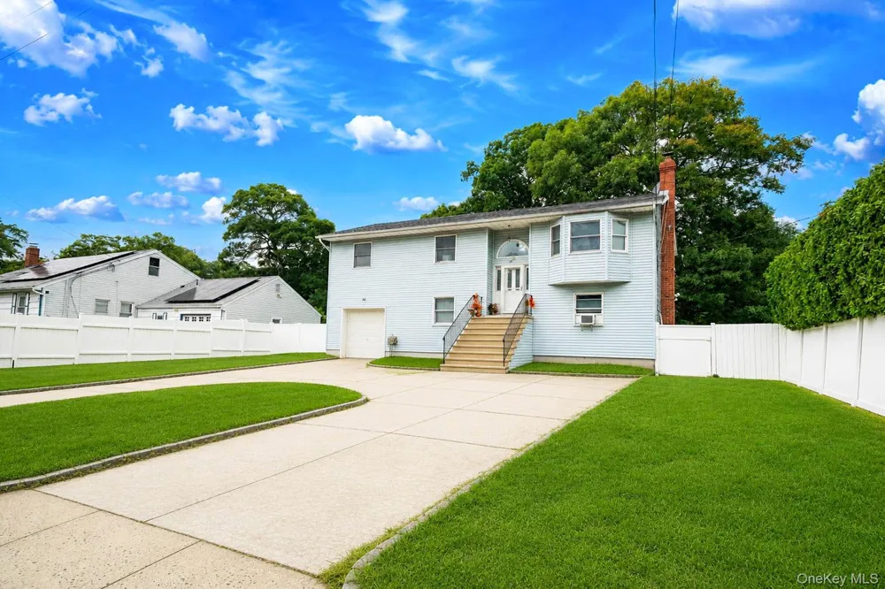 107 Cedar Oaks Avenue Farmingville, NY 11738