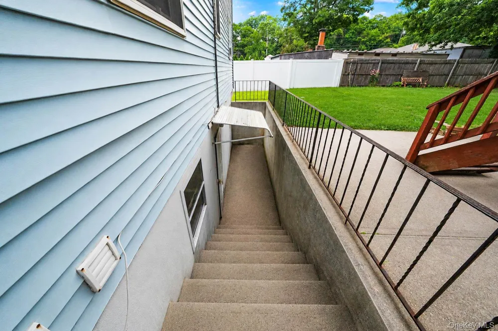 107 Cedar Oaks Avenue Farmingville, NY 11738