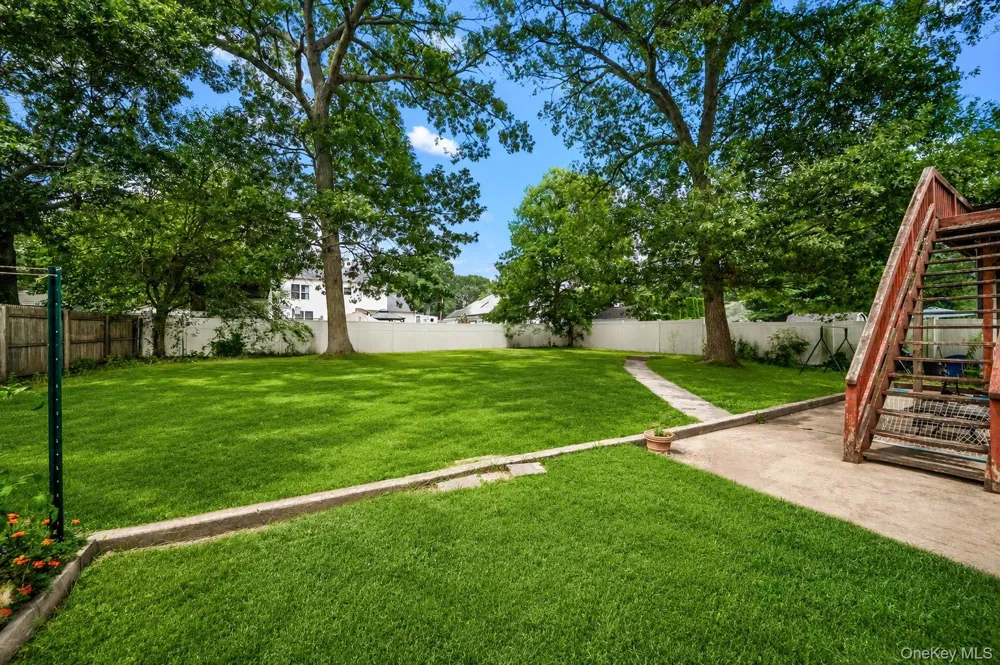 107 Cedar Oaks Avenue Farmingville, NY 11738