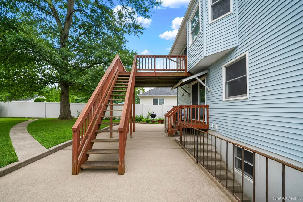 107 Cedar Oaks Avenue Farmingville, NY 11738