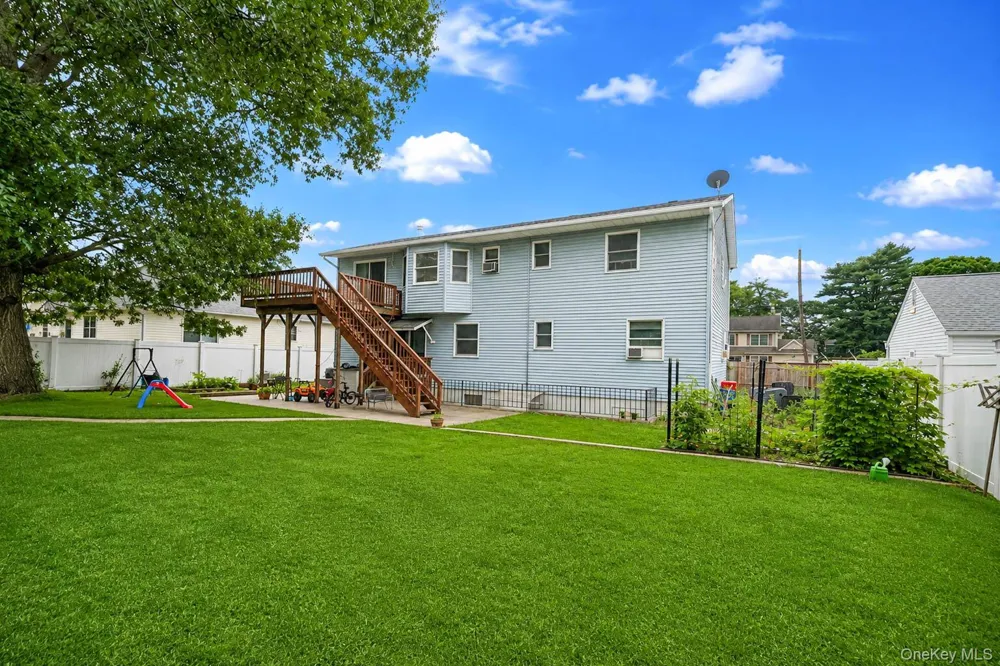 107 Cedar Oaks Avenue Farmingville, NY 11738