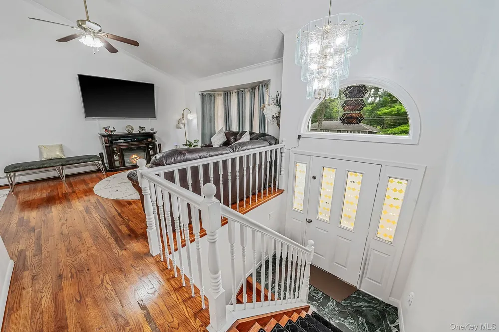 107 Cedar Oaks Avenue Farmingville, NY 11738