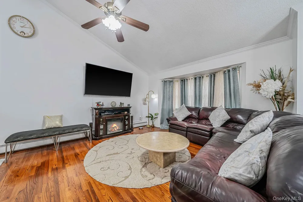 107 Cedar Oaks Avenue Farmingville, NY 11738