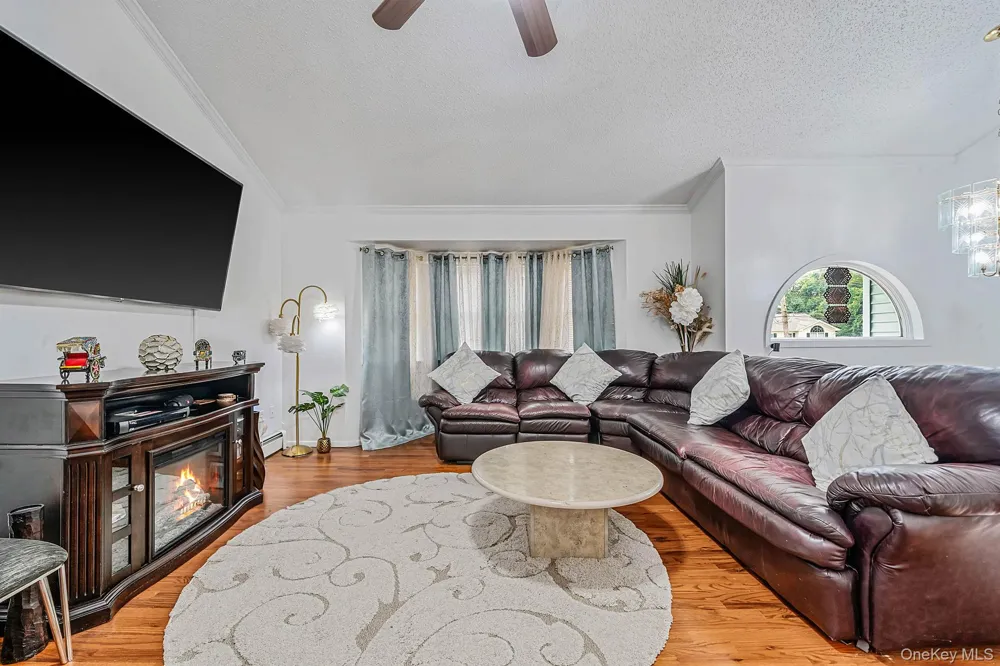 107 Cedar Oaks Avenue Farmingville, NY 11738