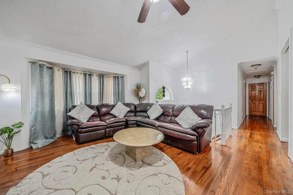 107 Cedar Oaks Avenue Farmingville, NY 11738