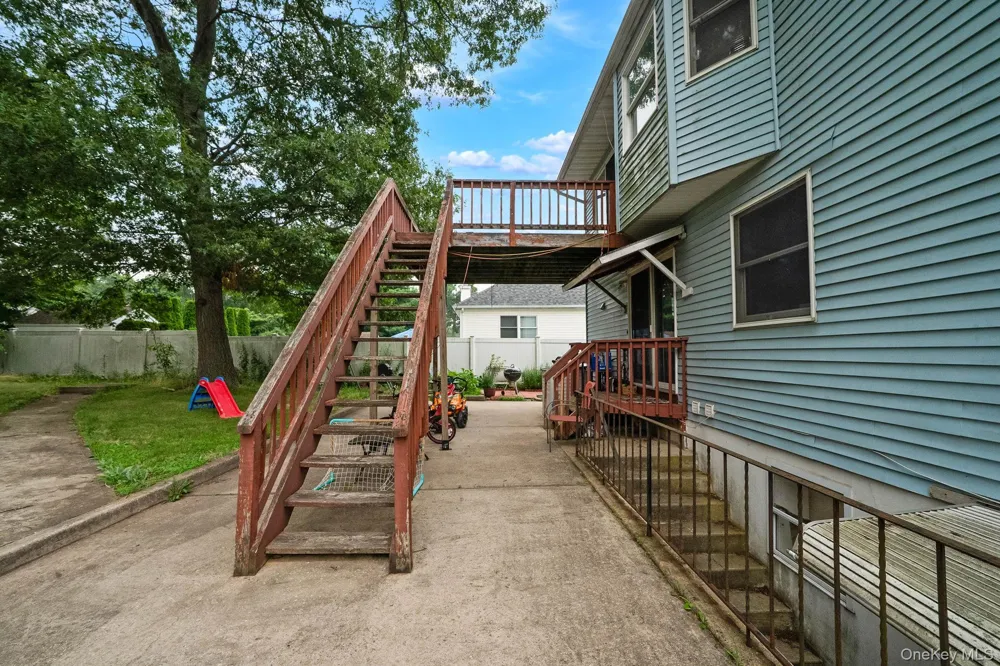 107 Cedar Oaks Avenue Farmingville, NY 11738