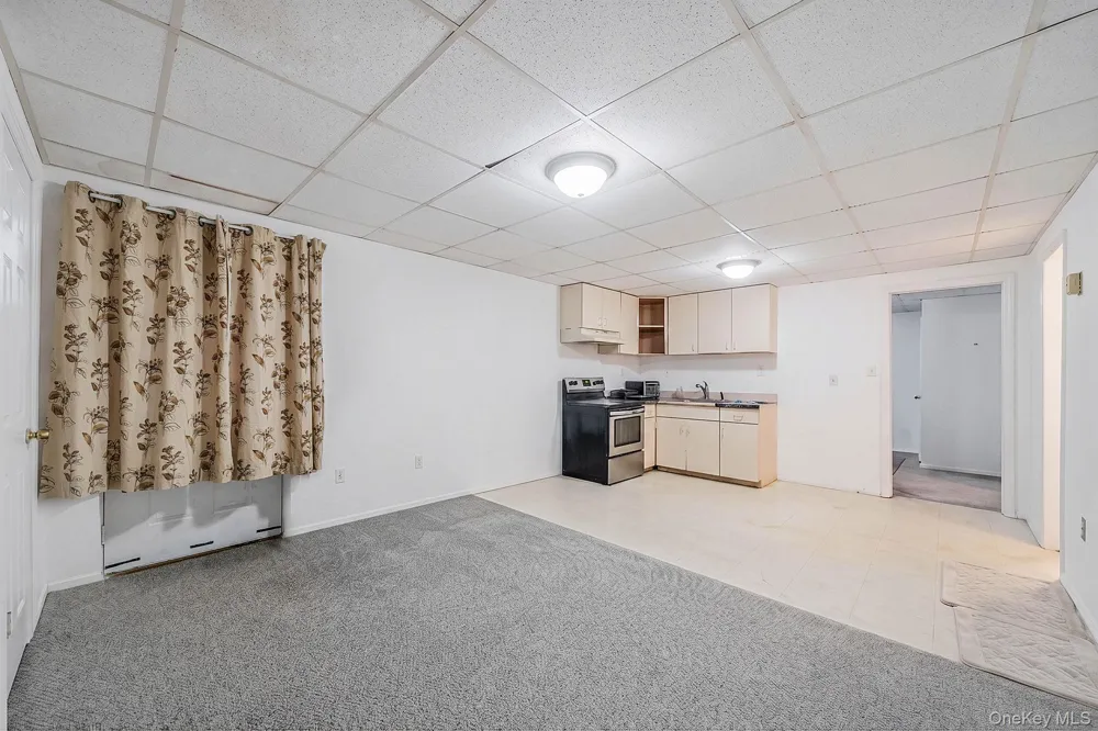107 Cedar Oaks Avenue Farmingville, NY 11738