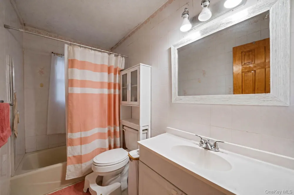 107 Cedar Oaks Avenue Farmingville, NY 11738