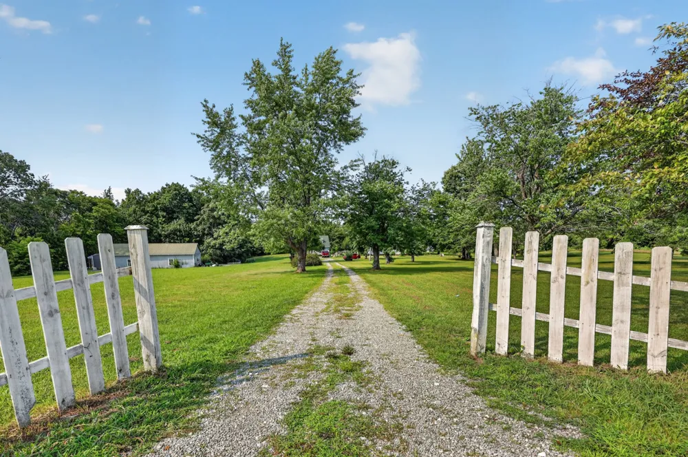 2155 Oak Knob Rd Lafayette, TN 37083