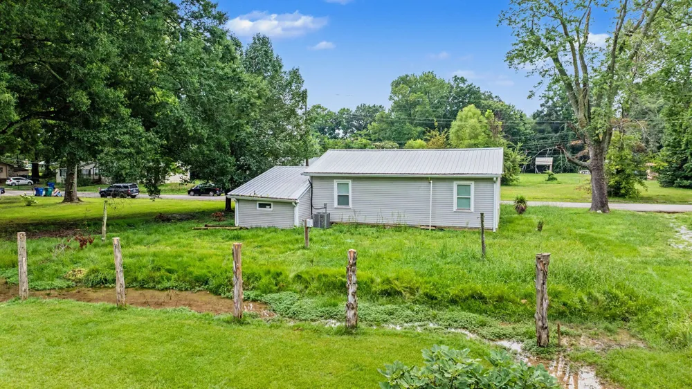 109 Oakwood Dr Huntland, TN 37345