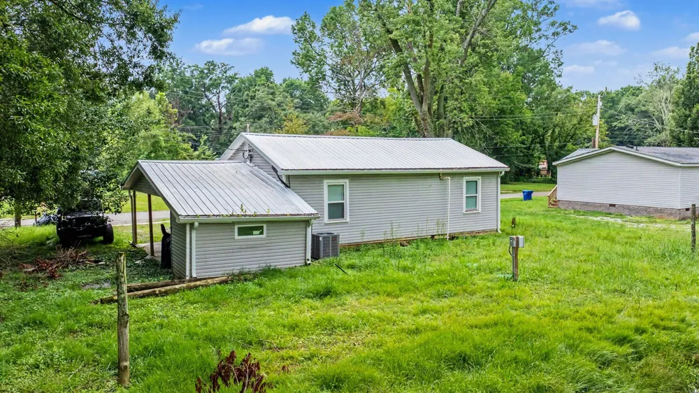 109 Oakwood Dr Huntland, TN 37345