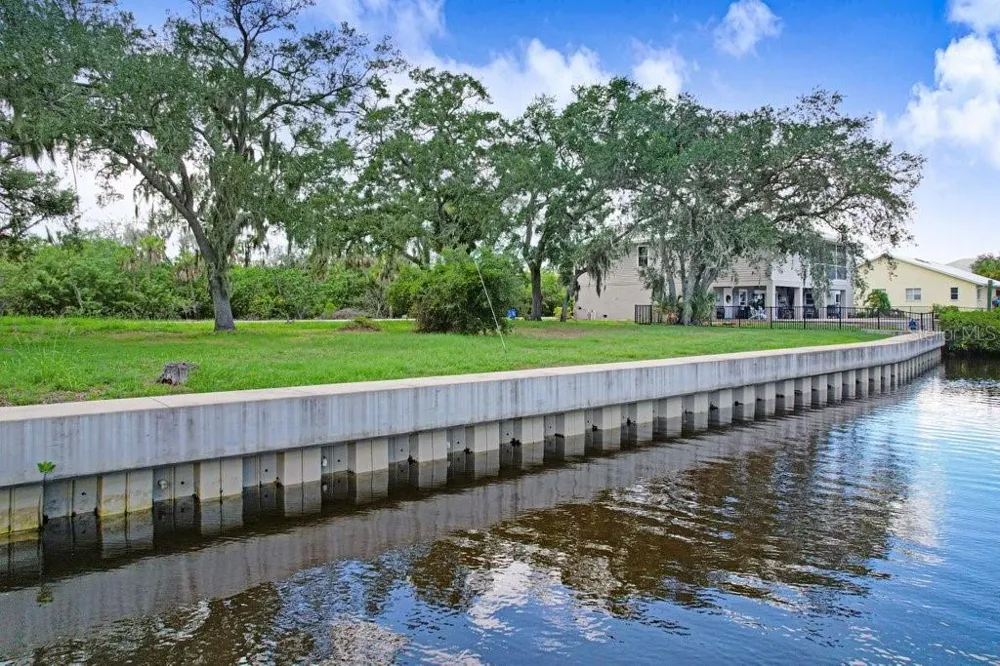406 14TH STREET SW Ruskin, FL 33570