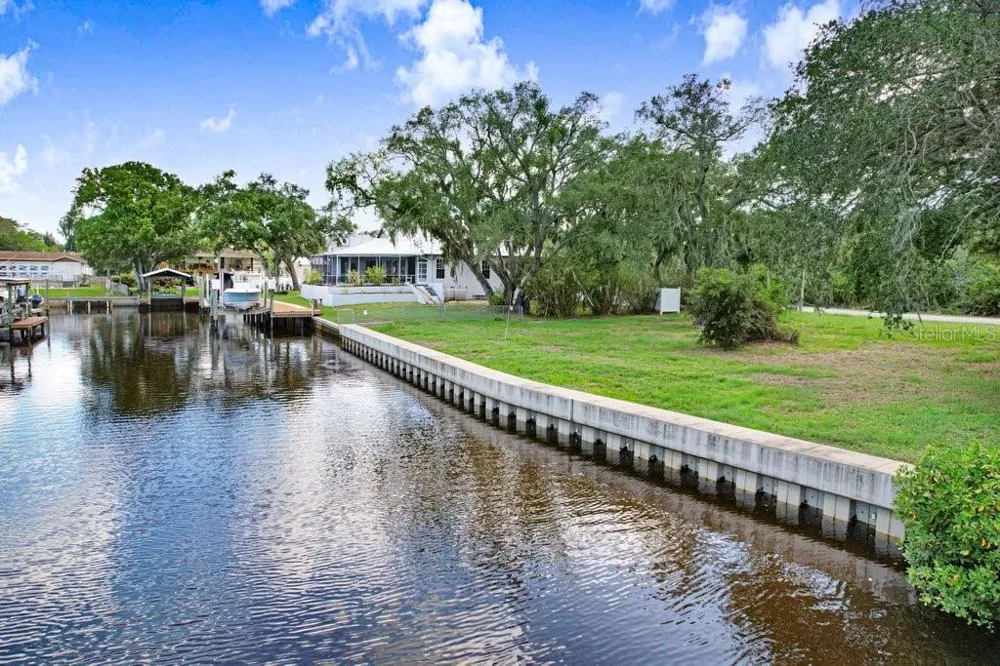406 14TH STREET SW Ruskin, FL 33570