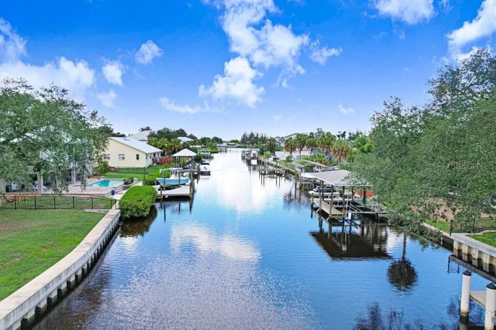 406 14TH STREET SW Ruskin, FL 33570