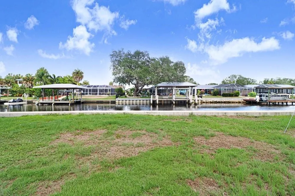406 14TH STREET SW Ruskin, FL 33570