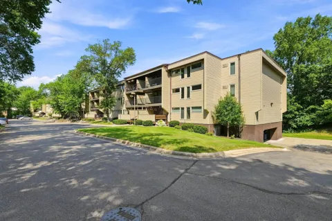 12600 Parkwood Drive #308